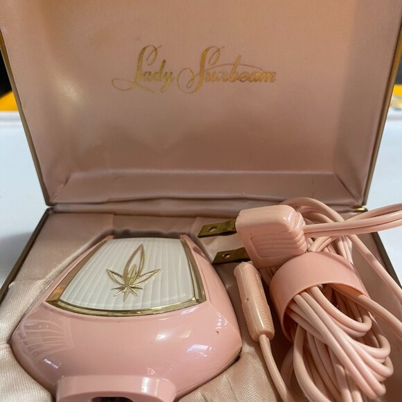 35-(VPC) Vintage 1962 Powder Pink Lady. Sunbeam Electric Razor. - Picture 6 of 12